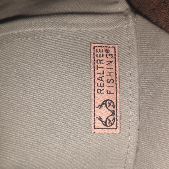 Realtree Fishing Hat Fitted with ponytail flaps 🎣 - Picture 2 of 6